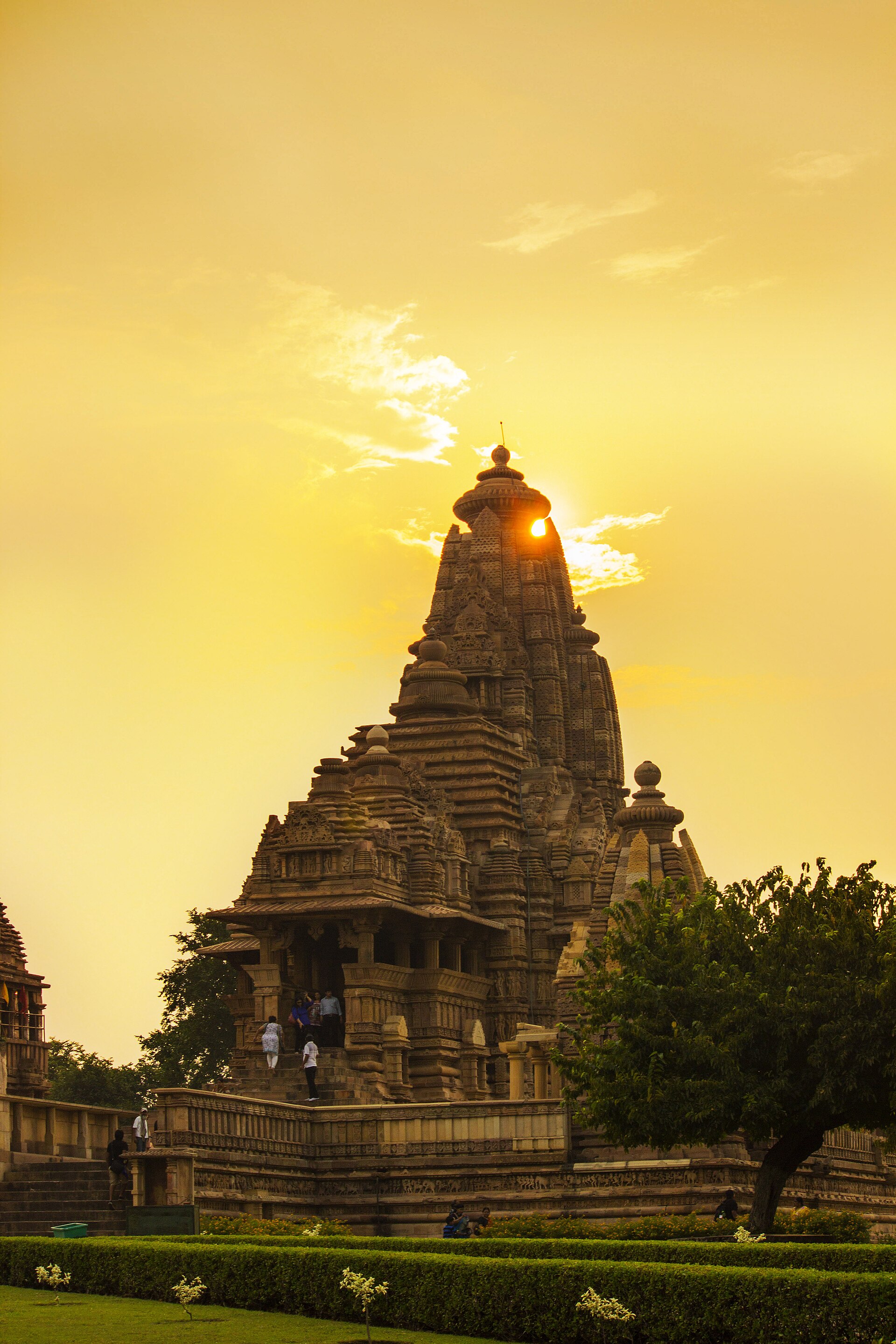 Kandariya Mahadeva Temple, Khajuraho — Ramayana Travels