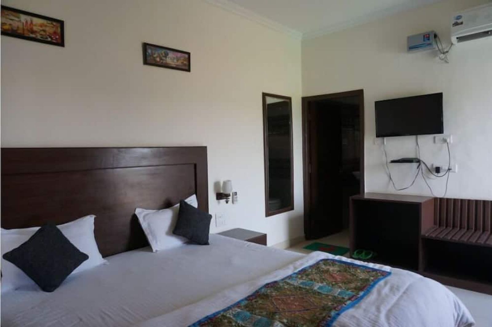 Comfort AC king room at Ramayana hotel